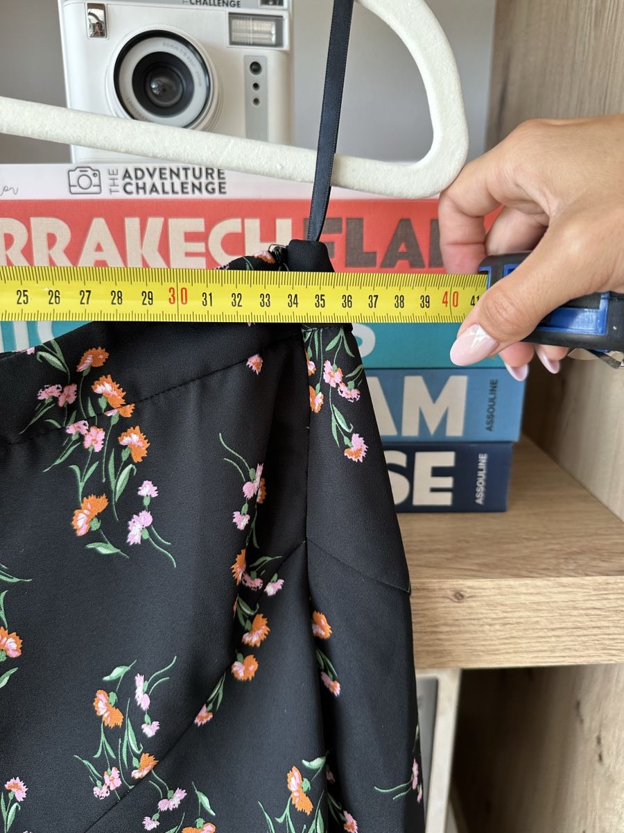 Gonne: Jupe noir fleurs 38 – Nuovo (secondo la descrizione) da La Croix (Lutry) venduto da secondhandZara 3