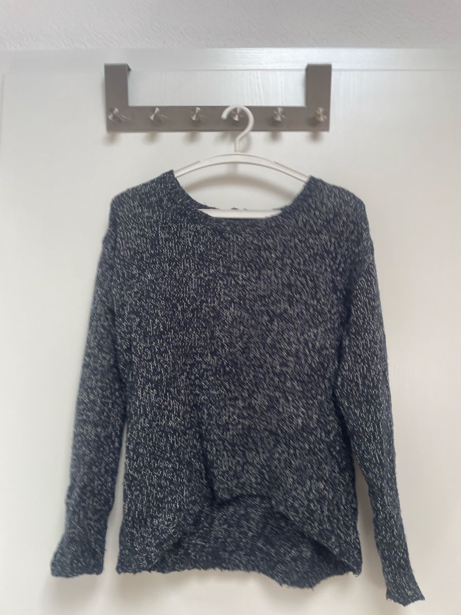 Pullover & Sweatshirts: Pull en maille bleu marine – Gebraucht aus Corgémont von Leane.Z