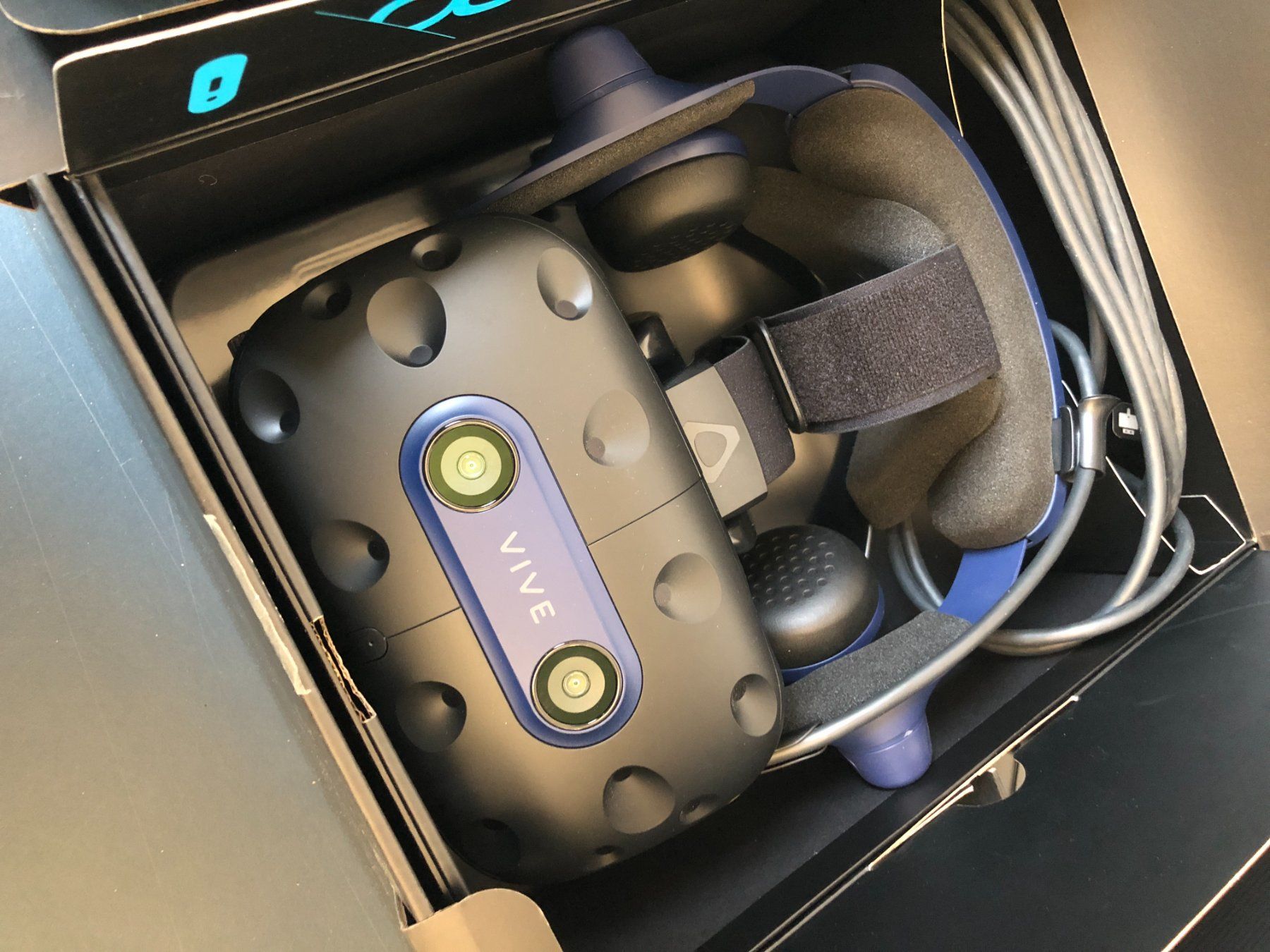 HTC VR Brille: HTC Vive Pro 2 Set – Neu und originalverpackt aus Zürich von FairTradeGuarantiee 2