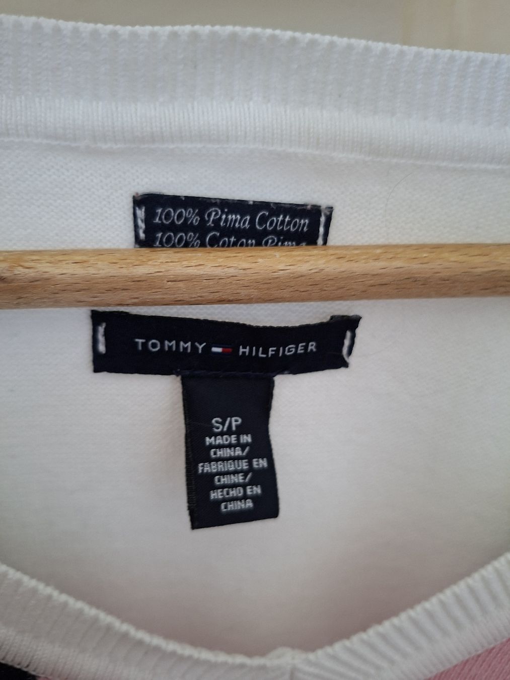 Tommy Hilfiger Pullover & Sweatshirts: Pull Tommy Hilfiger motif losanges rose/marine taille S – Gebraucht aus Renens VD von ser_j2fn 2
