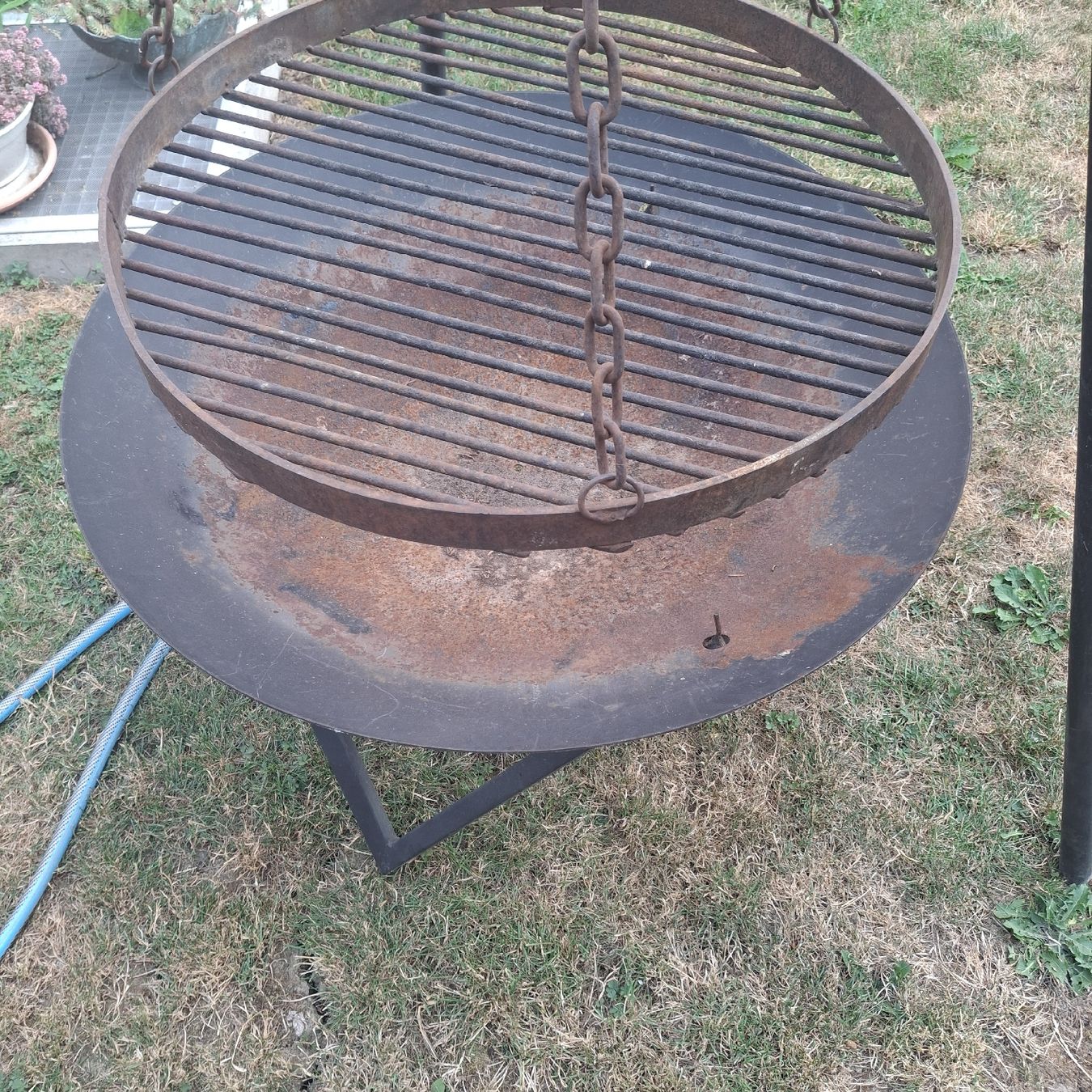 Bracieri: Grillgestell mit Feuerschale und Rost, Durchmesser 80cm – Usato da Tuttwil venduto da Daisy75 1