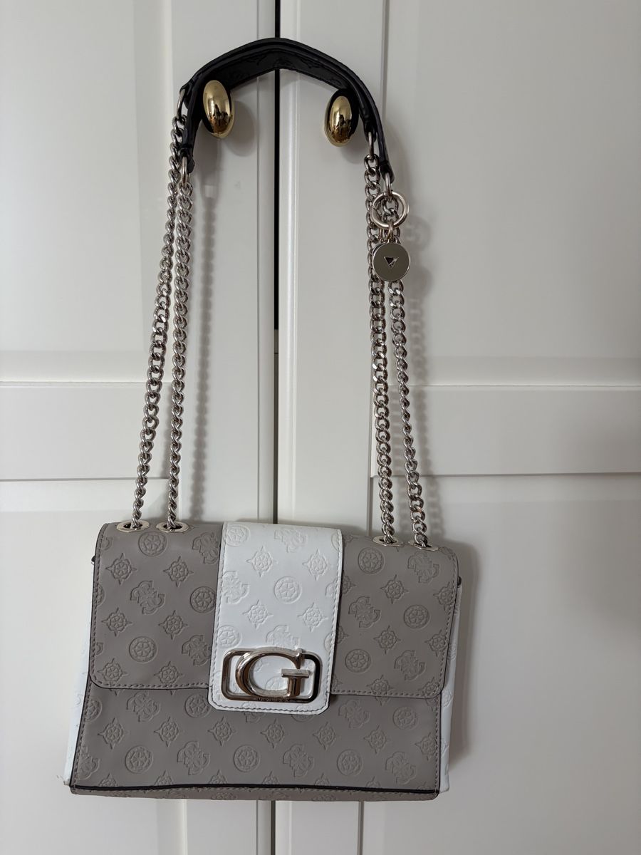 Guess Borse da donna: Guess Tasche Grau/Weiss – Usato da Ebnat-Kappel venduto da Mila07