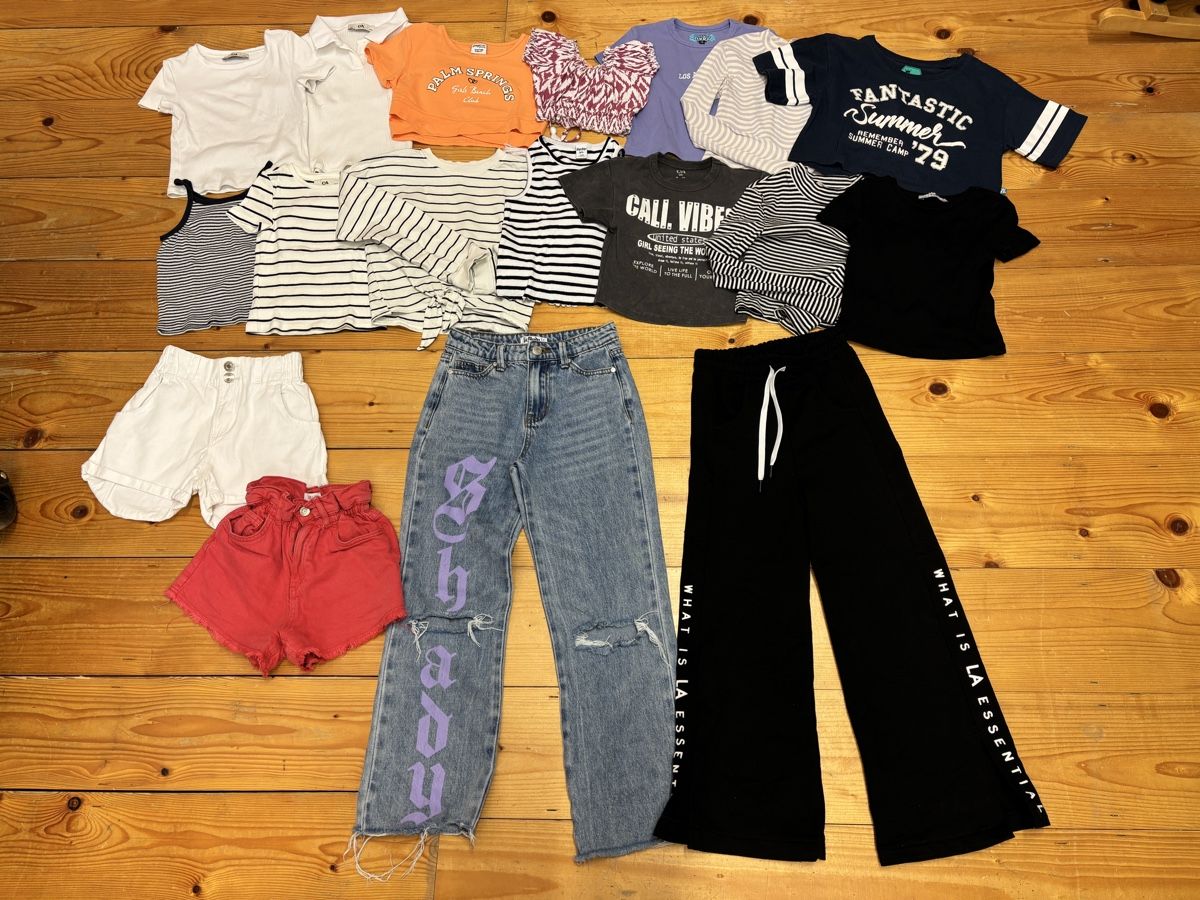 Lotti & Set di vestiti: Kleiderpaket Mädels, Grösse 128 – Usato da Büren an der Aare venduto da Nikito2001