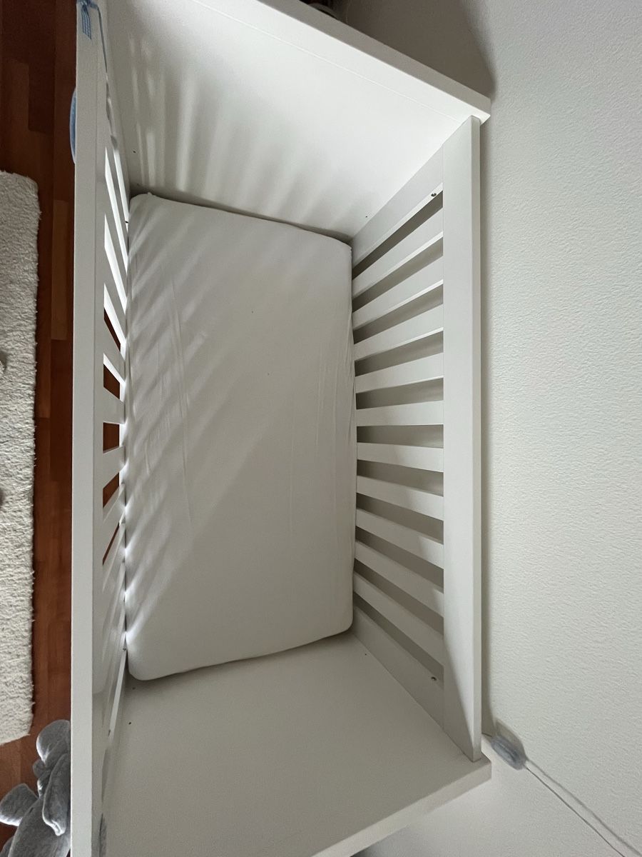 Letti: White Baby Cot with Mattress – Usato da Basel venduto da cib_2dqm 1