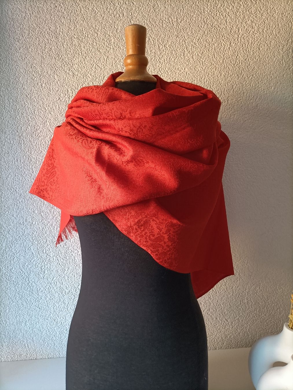 Foulard & Sciarpe: châle cachemire neuf – Nuovo e nell'imballaggio originale da La Chaux-de-Fonds venduto da Luxary.25cachmirepro 1