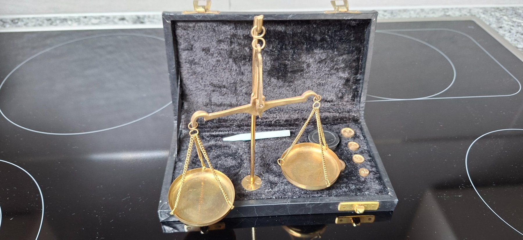 Balances et poids: Goldwaage mit Box – D'occasion à Möhlin par teddybaer8 5