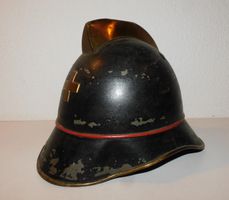 Neue Fundschätze Feuerwehrhelm antik Uniform Ausrüstung
