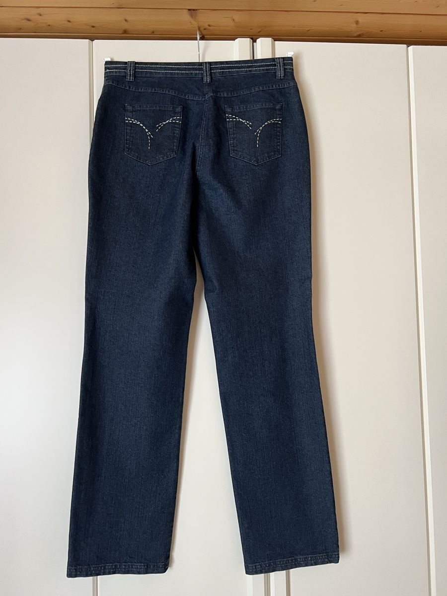 Jeans: Jeans dunkelblau Gr. 42 – Usato da Betschwanden venduto da Dognose 1