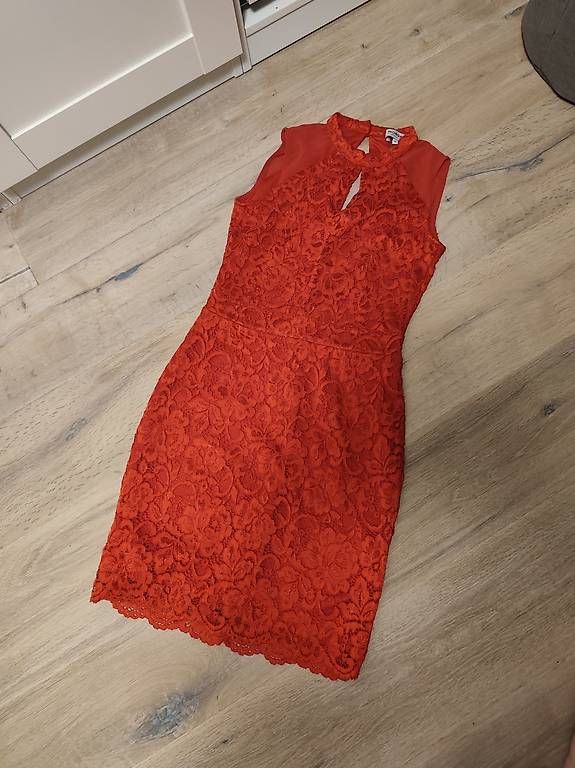 Kleider: rotes Kleid – Gebraucht aus Volketswil von jae_5xpm 1