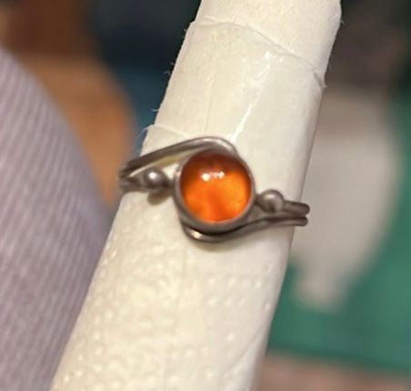 Anelli: Vintage Silber Ring mit orangem Stein 16mm – Usato da Basel venduto da Tierschutz-Flohmi