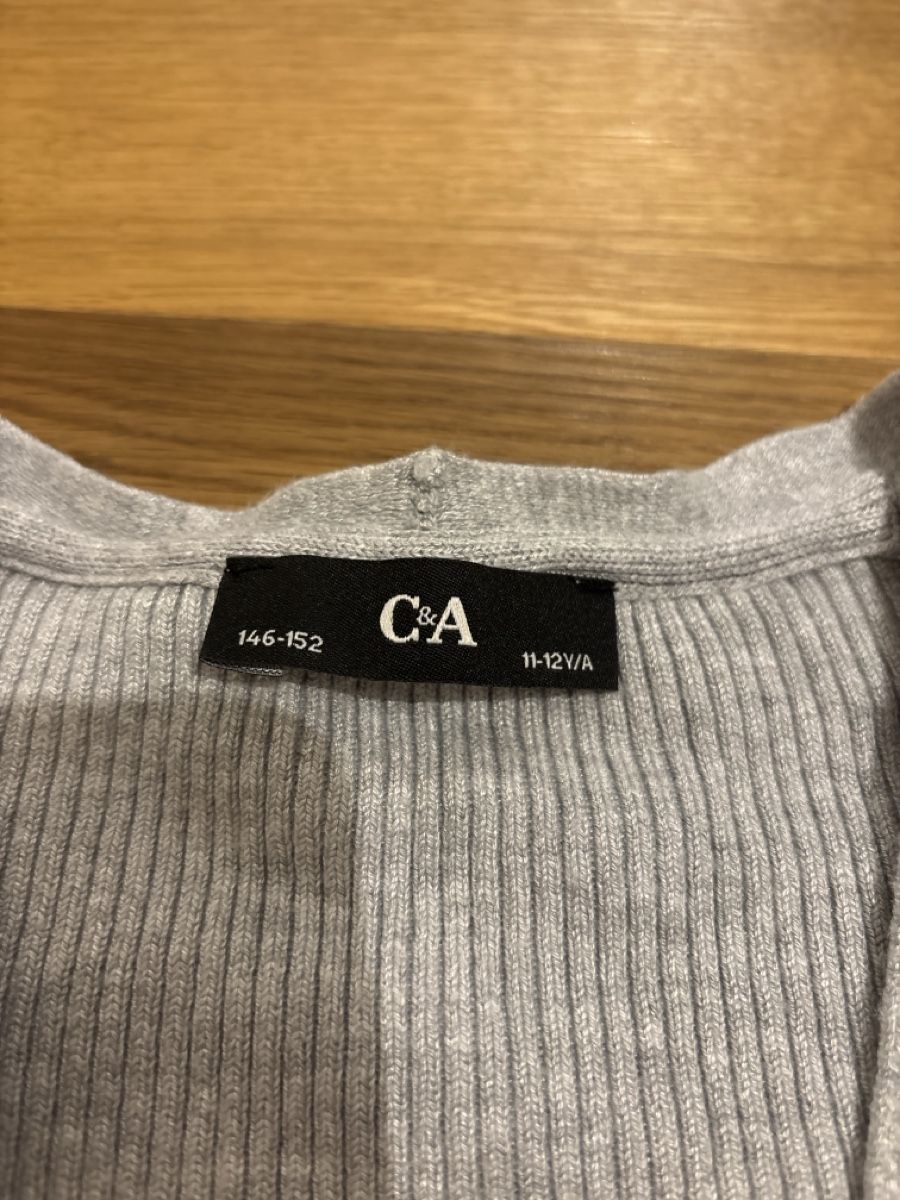 C&A Maglioni & Felpe: C&A Mädchen lange Strickjacke Gr.146/152 mit gürtel – Usato da Wilen b. Wil venduto da b-mountain 2
