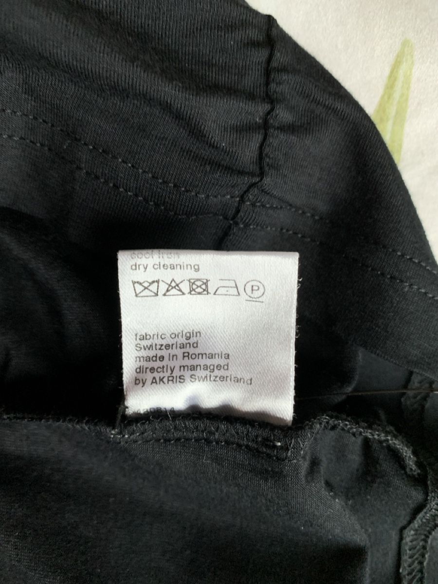 Akris Maglioni & Felpe: AKRIS: Exklusiver geraffter schwarzer Rollkragenpullover, 36 – Nuovo (secondo la descrizione) da Luzern venduto da designluzern 9