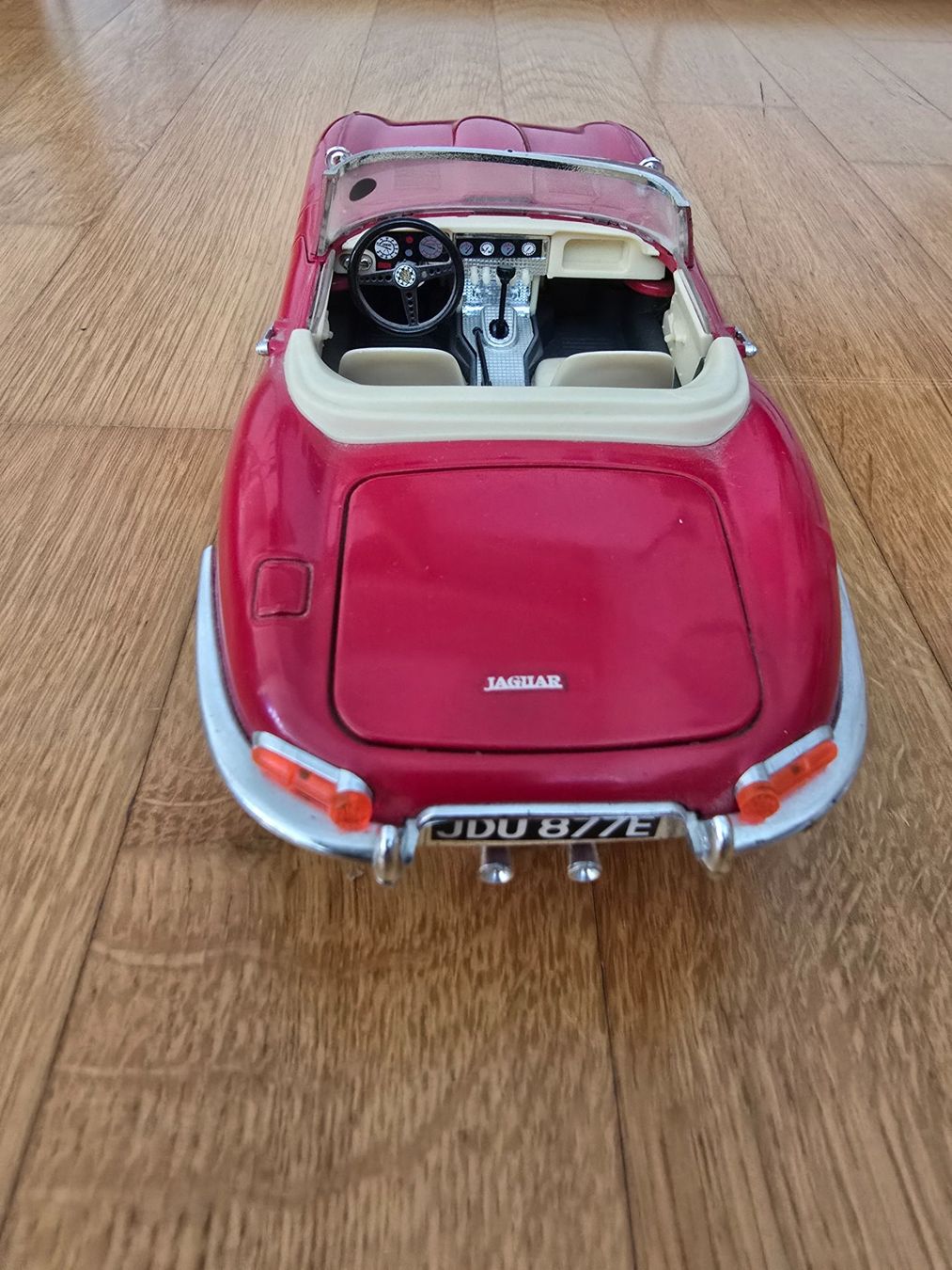Jaguar Modellini d'auto: Modellauto Jaguar E Cabriolet, 1961 von Bburago – Nuovo (secondo la descrizione) da Rafz venduto da Domimir 2