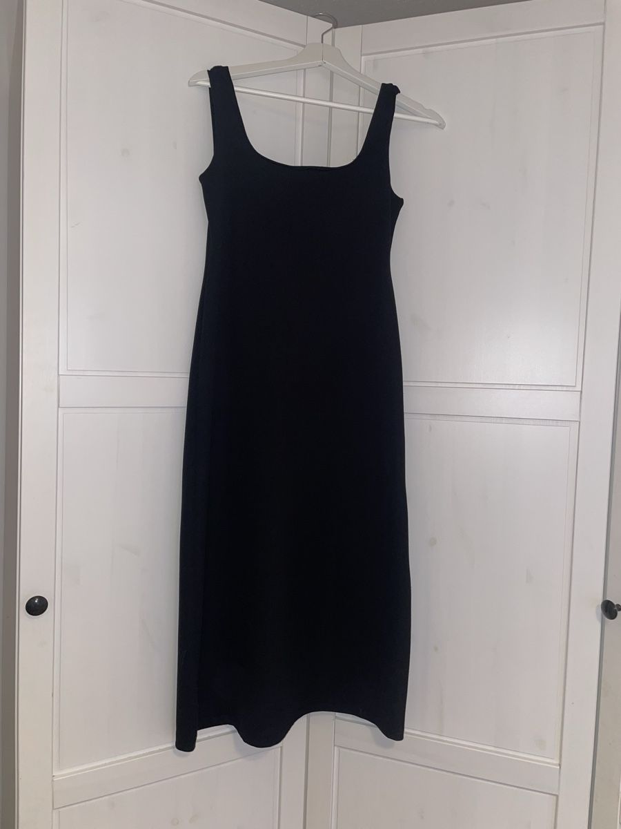 Vestiti: Black Midi Dress, Size S – Usato da Bazenheid venduto da hat_96