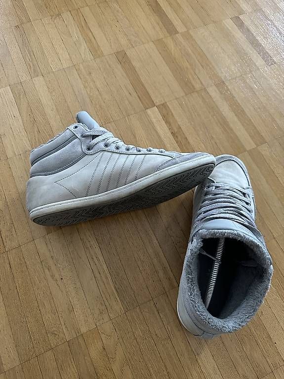 Damenschuhe: Winter Adidas Turnschuhe Wildleder – Gebraucht aus Stans von go__hh9x 1