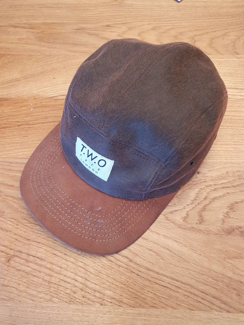 Copricapi, berretti & cappellini: Casquette T.W.O face London – Usato da Magglingen/Macolin venduto da Zwo2 2
