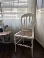 Vintage Stuhl, weiss, Rattansitzfläche, Top Zustand!