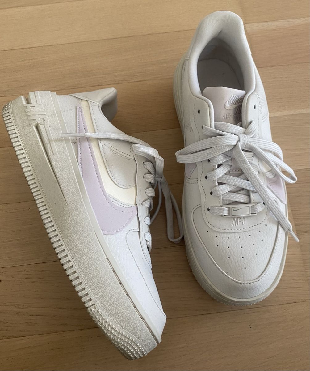 Nike Damenschuhe: Nike Air Force 1, Grösse 37.5 – Neu (gemäss Beschreibung) aus Zuchwil von patriziatr 1