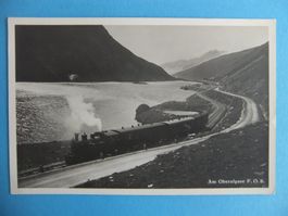 Damplokomotive der Furka- Oberalpbahn am Oberalpsee