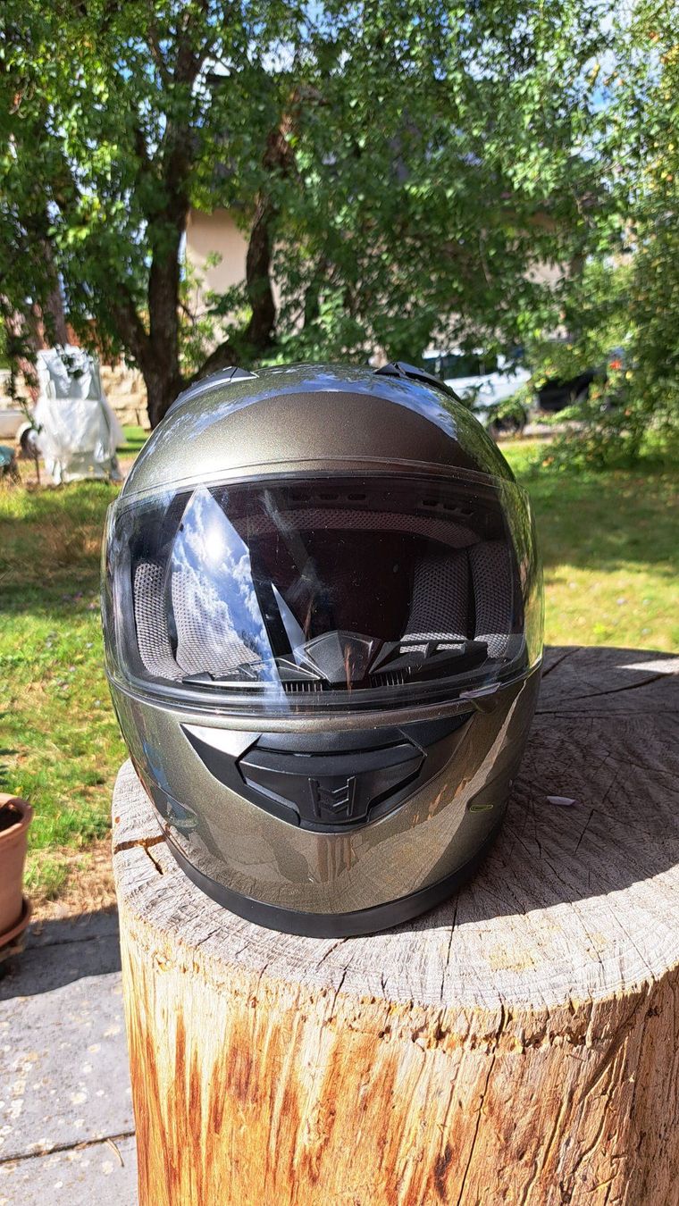Caschi & visiere: Casque de moto enfant – Usato da Fontenais venduto da Lydialavendeuse