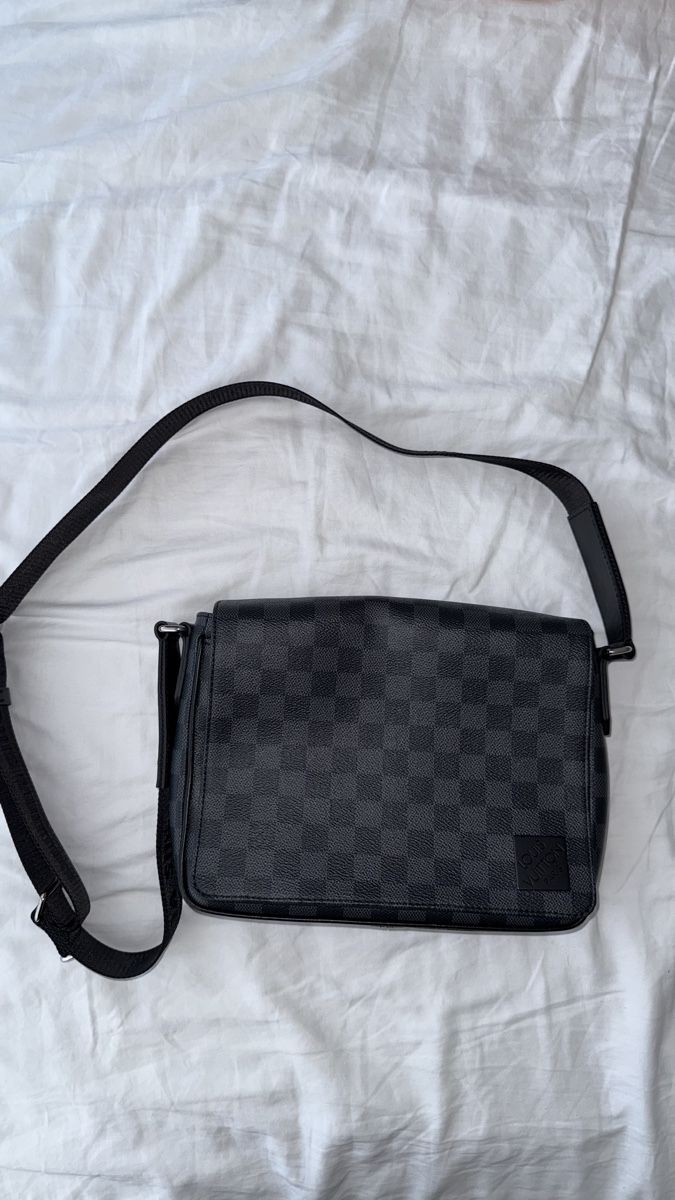 Louis Vuitton Taschen: NEU Louis Vuitton District PM Messenger Tasche – Neu (gemäss Beschreibung) aus Wollerau von nad_tkc7 1