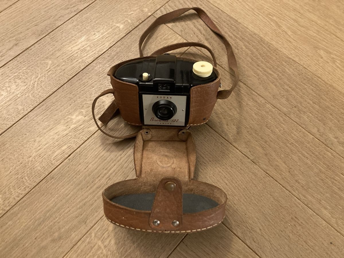 Kodak Kamera: Antik: Kodak Kamera Brownie 127 – Gebraucht aus Luzern von Fasel 2