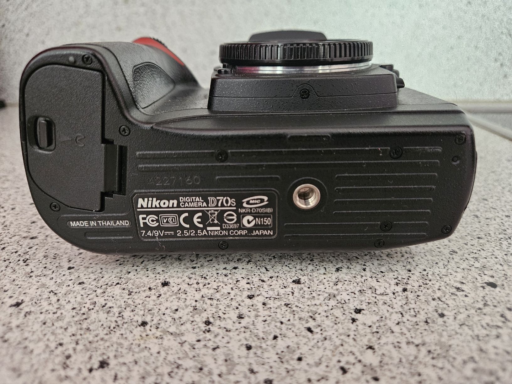Nikon Fotocamera: Nikon D70s + Flash Speedlight SB-19 – Usato da Monthey venduto da darkmine 3
