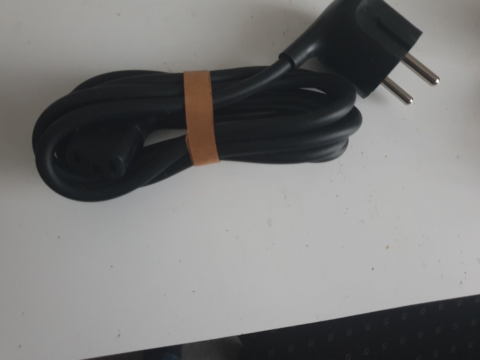 Cavi: DE Stecker Stromkabel für Computer – Usato da Flawil venduto da rcnkr