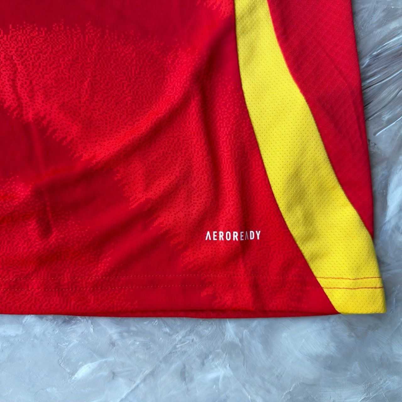 Adidas Maillots de corps & Pantalons: Maillot Domicile Espagne – D'occasion à Thônex par Suisse.Shopping 2