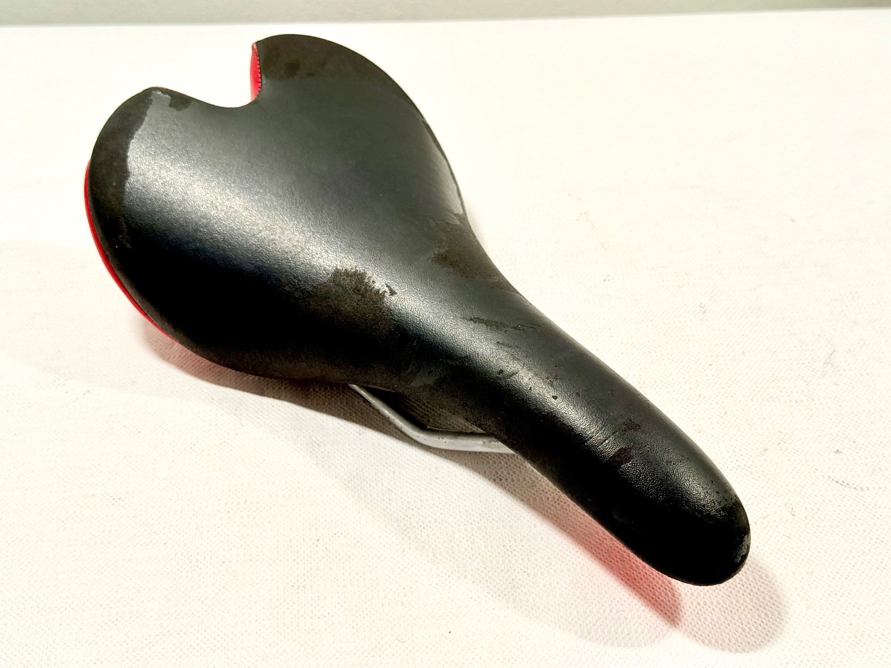 Fizik Ersatzteile: Fizik Sattel saddle 264 Gramm / 2607 – Gebraucht aus Luzern von bikeandbeltcom