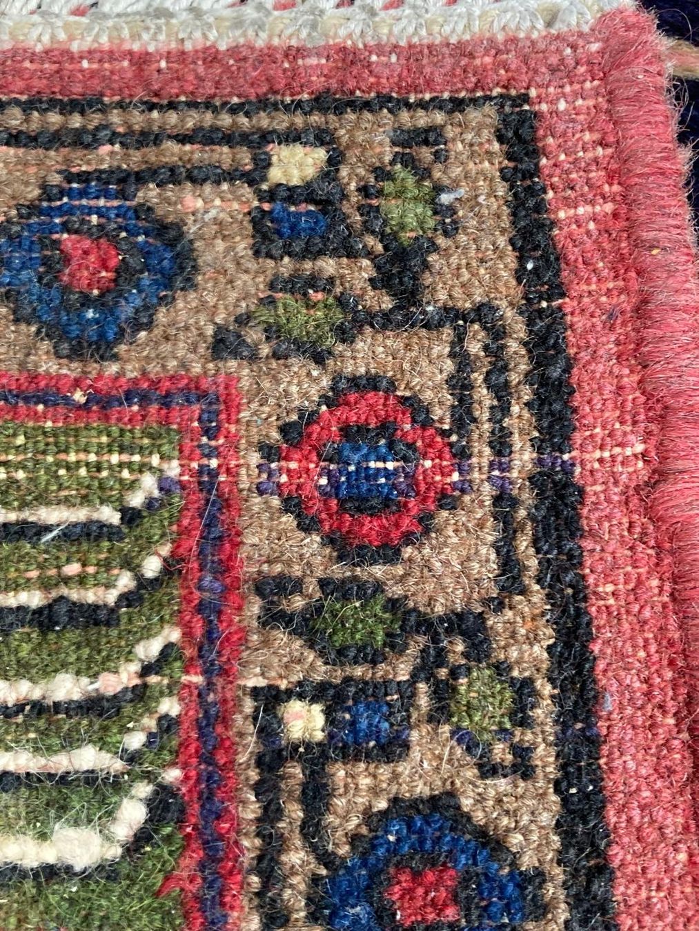 Tapis: Orientteppich, Grösse 138cm x 116cm – D'occasion à Niederhelfenschwil par Chleeblatt1938 1