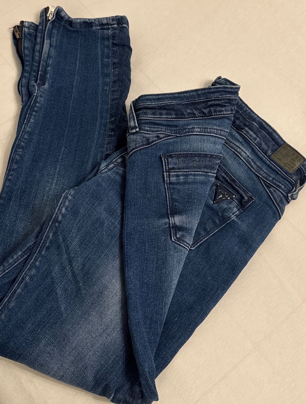 Guess Hosen: Guess hose – Gebraucht aus Bachenbülach von mel_di 1