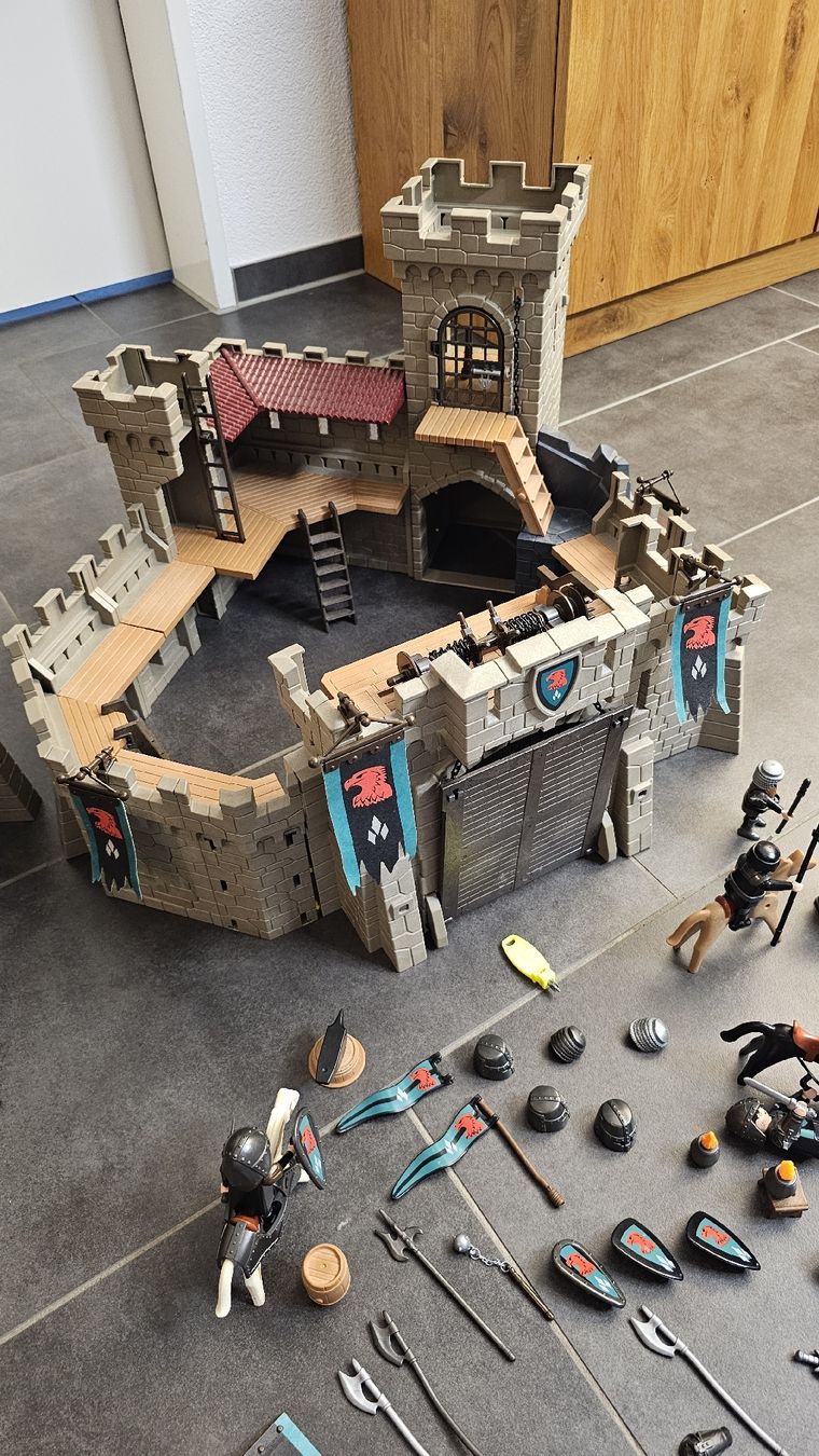 Playmobil Giocattoli: Playmobil Ritterburg – Usato da Winterthur venduto da O-LeeG 1