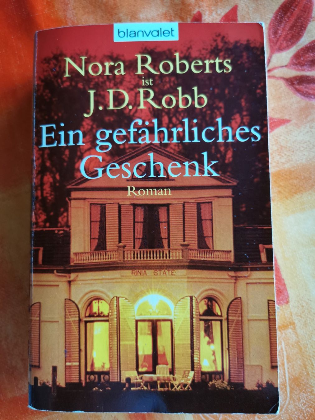 Libri: Nora Roberts, Ein gefährliches Geschenk – Usato da Kölliken venduto da mar5742