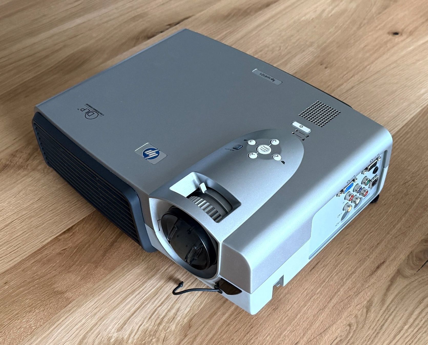 Hewlett Packard Videoprojektoren: HP Beamer vp6121 – Gebraucht aus Würenlos von TASK-NEON