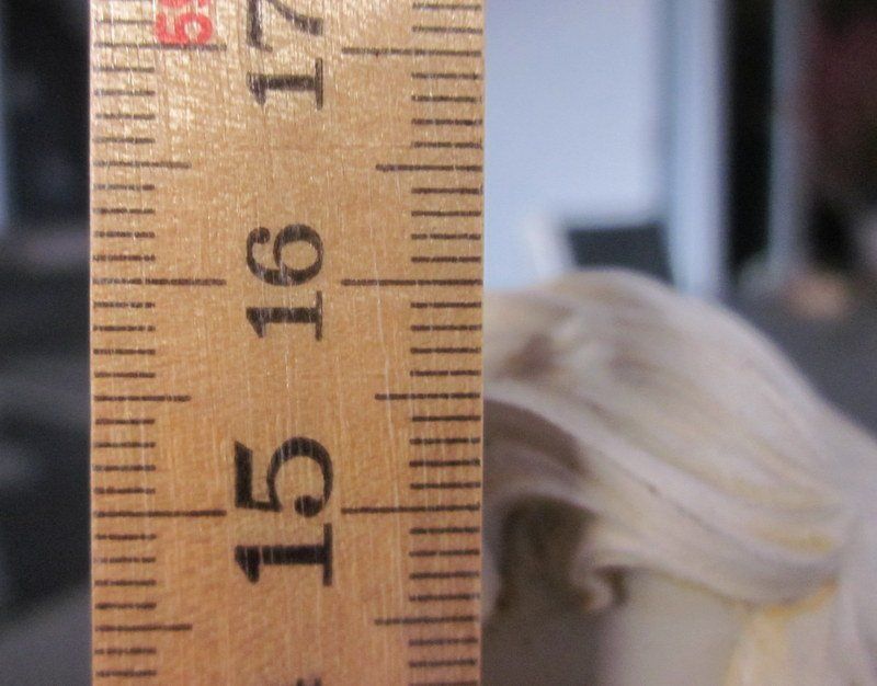 Statuette: Kniender Deko Engel, beige, Höhe 16 cm – Usato da Bischofszell venduto da Pfau0 9