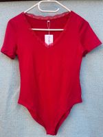 Roter WOWENY Kurzarm Body mit Spitzenbesatz Gr. S (Neu)