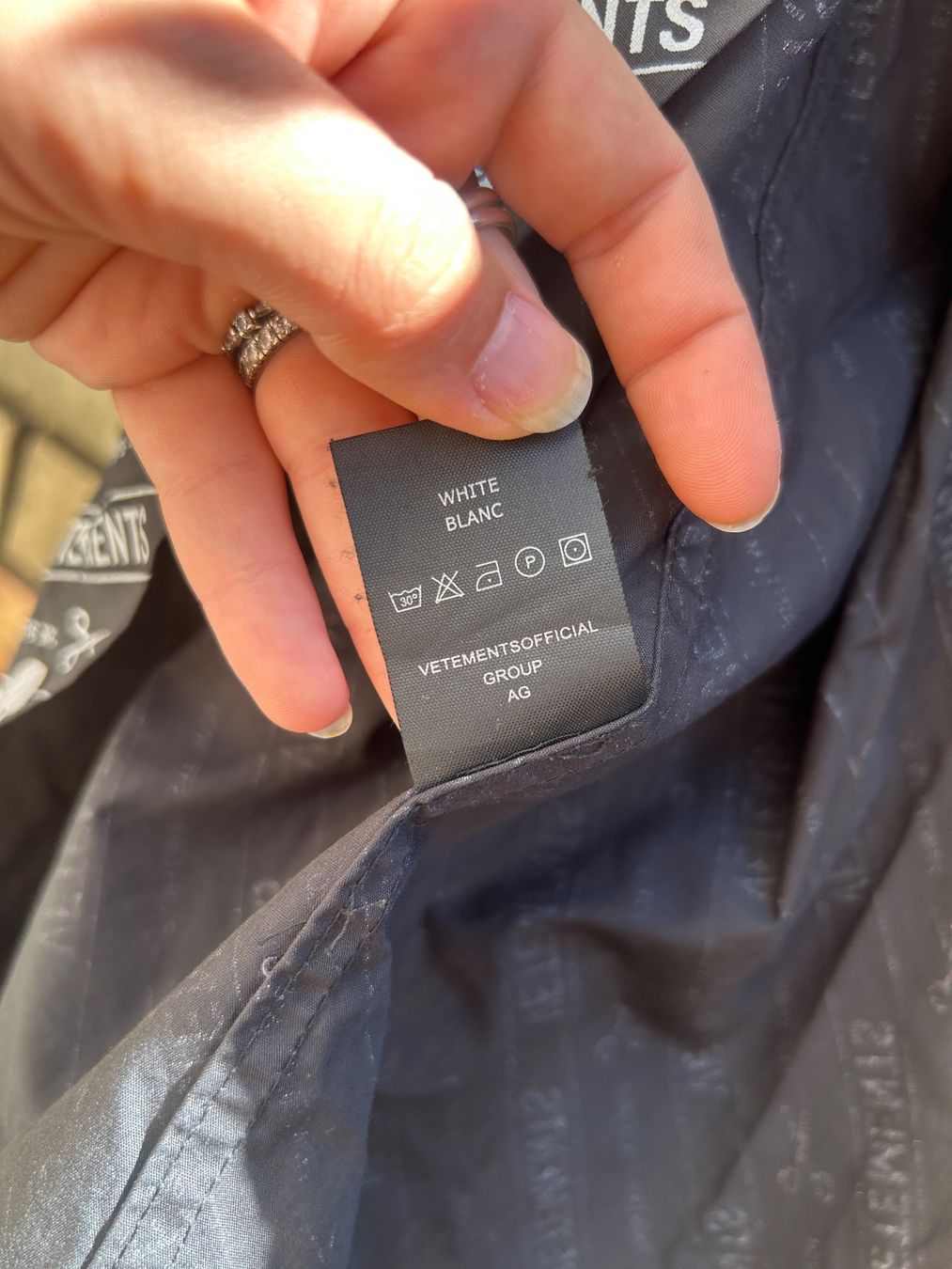 Camicie: vetements shirt. – Usato da basel venduto da wastedworld 4