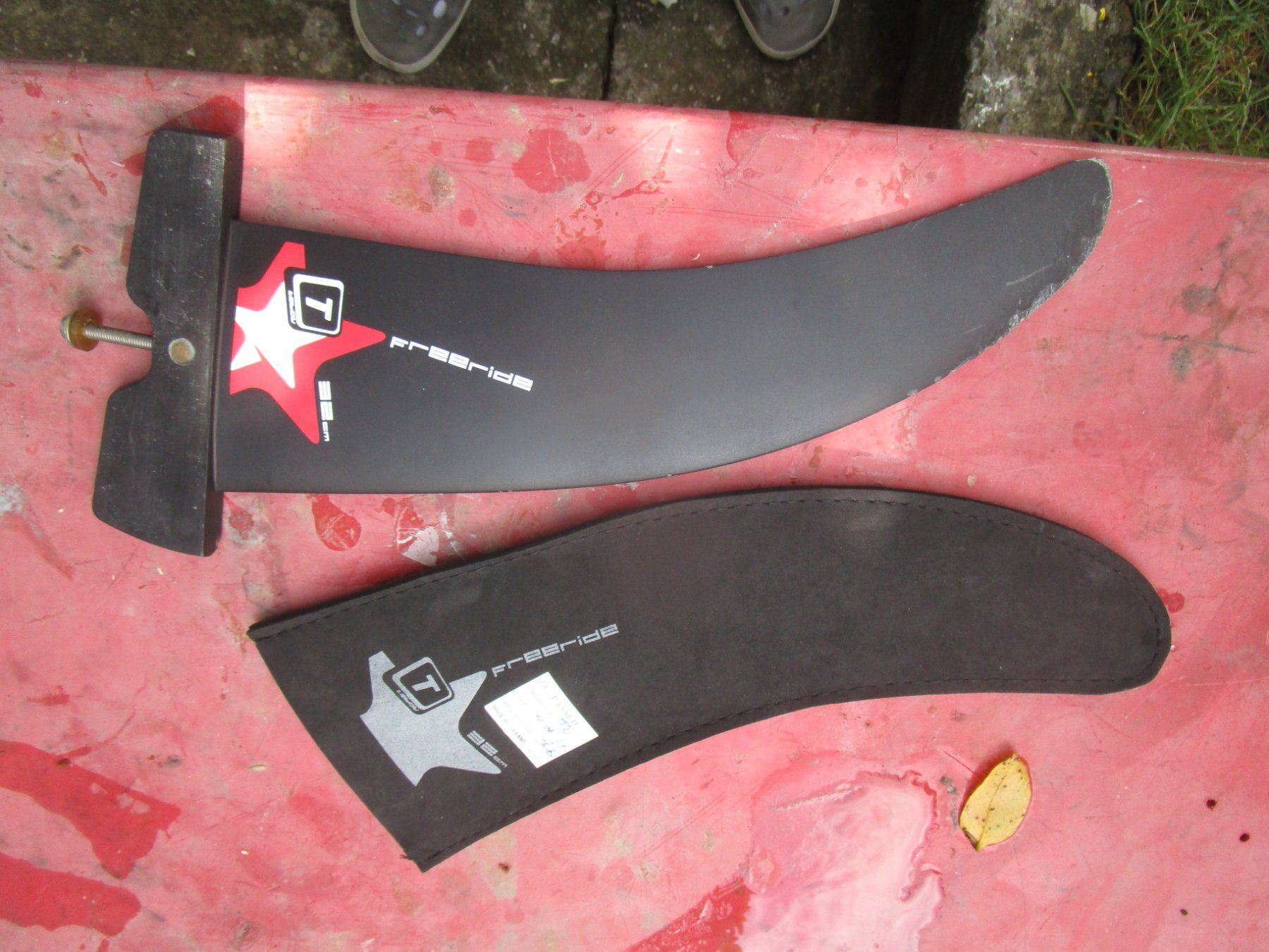 Tavole da surf e di nuoto: Windsurf-Finne TABOU 32cm – Usato da Ottikon venduto da Locomotive01 1
