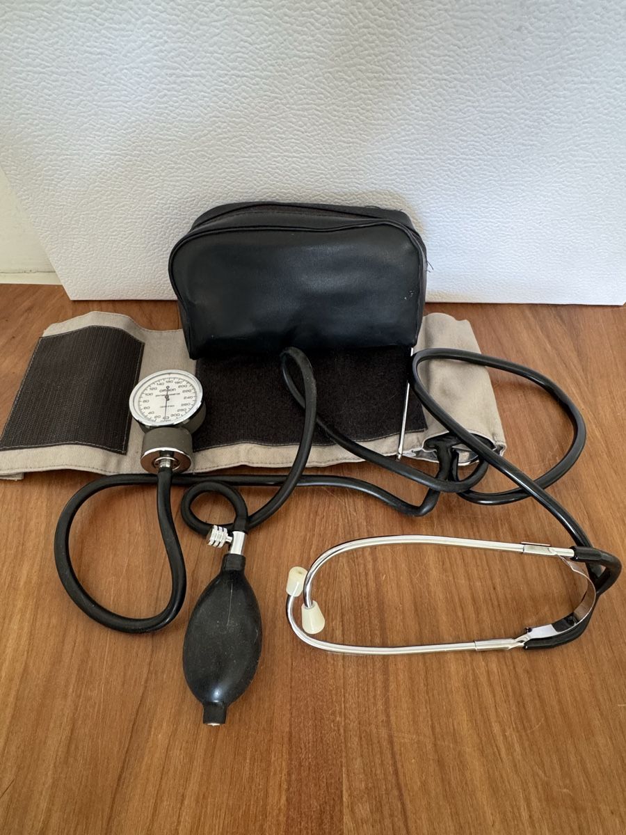 Omron Medizinische Geräte: Blutdruckmessgerät Omron Sphygmomanometer mit Stethoskop – Gebraucht aus Zürich von Nobs1 5