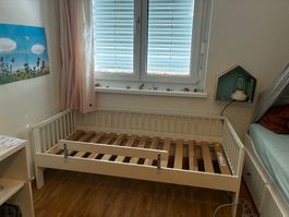 Kinderbett weiss mit Schutzgitter guter Zustand
