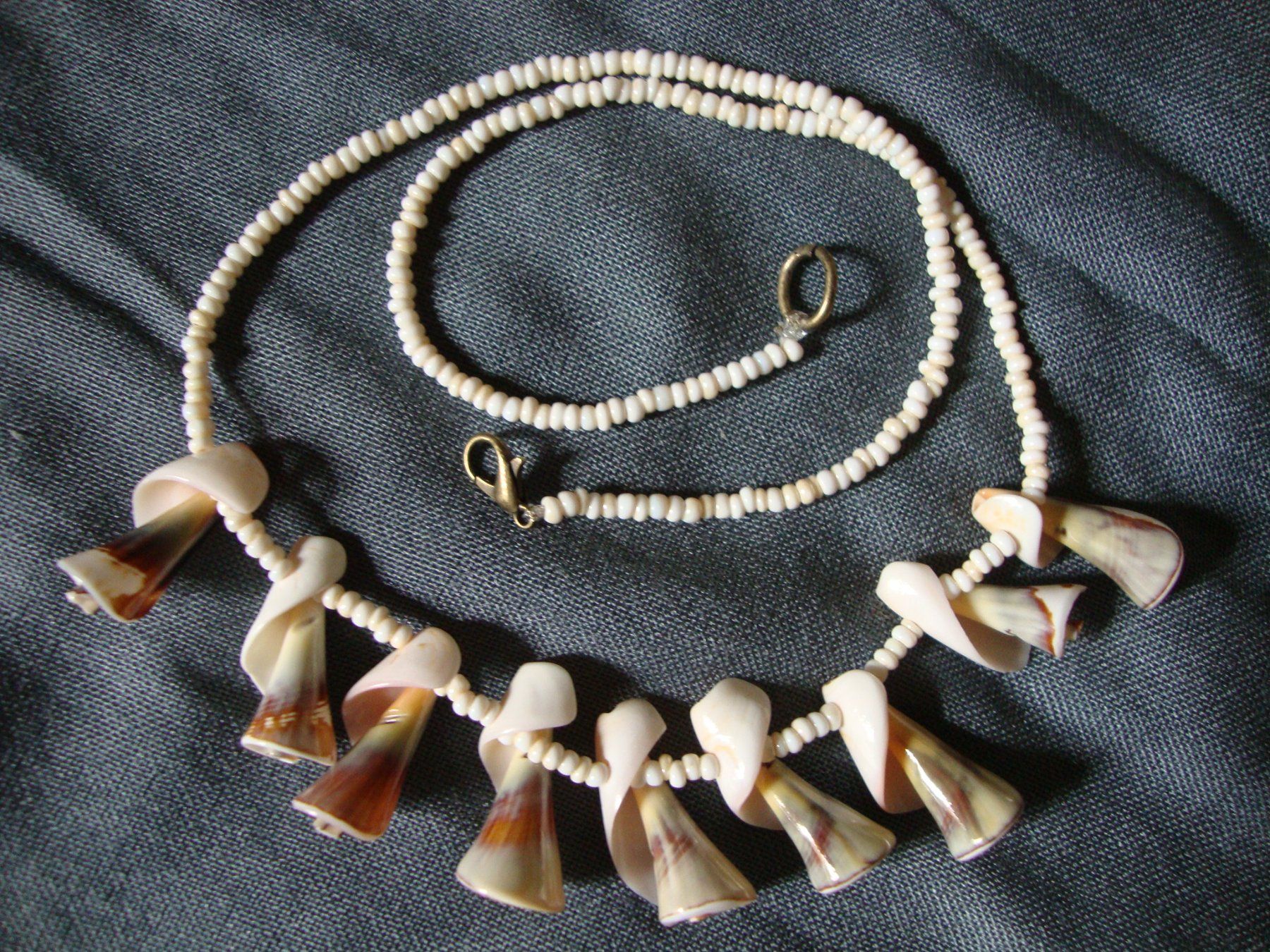 Catenine: Kette mit Muscheln und Glasperlen – Nuovo (secondo la descrizione) da Laufen venduto da ereli 1