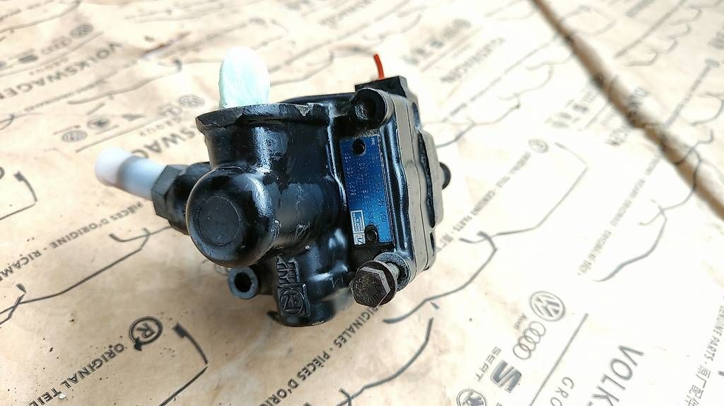 Tutti pezzi di ricambio auto: Audi 100 S4 S6 C4 V6 V8 Servopumpe  – Usato da Reinach AG venduto da KalTec 1