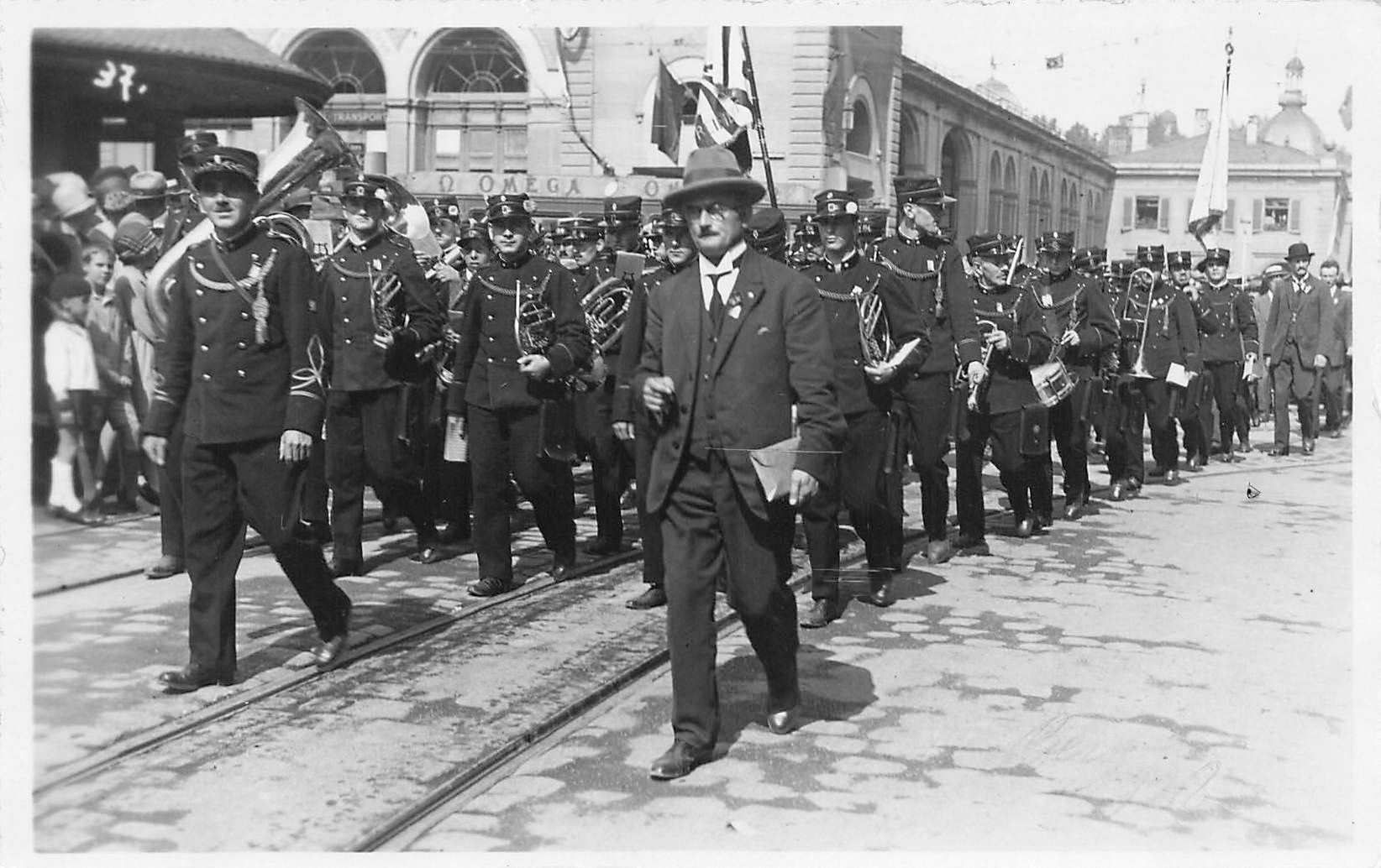 Cartoline postali: Bern Musikalische Parade – Usato da Biasca venduto da Blenio71