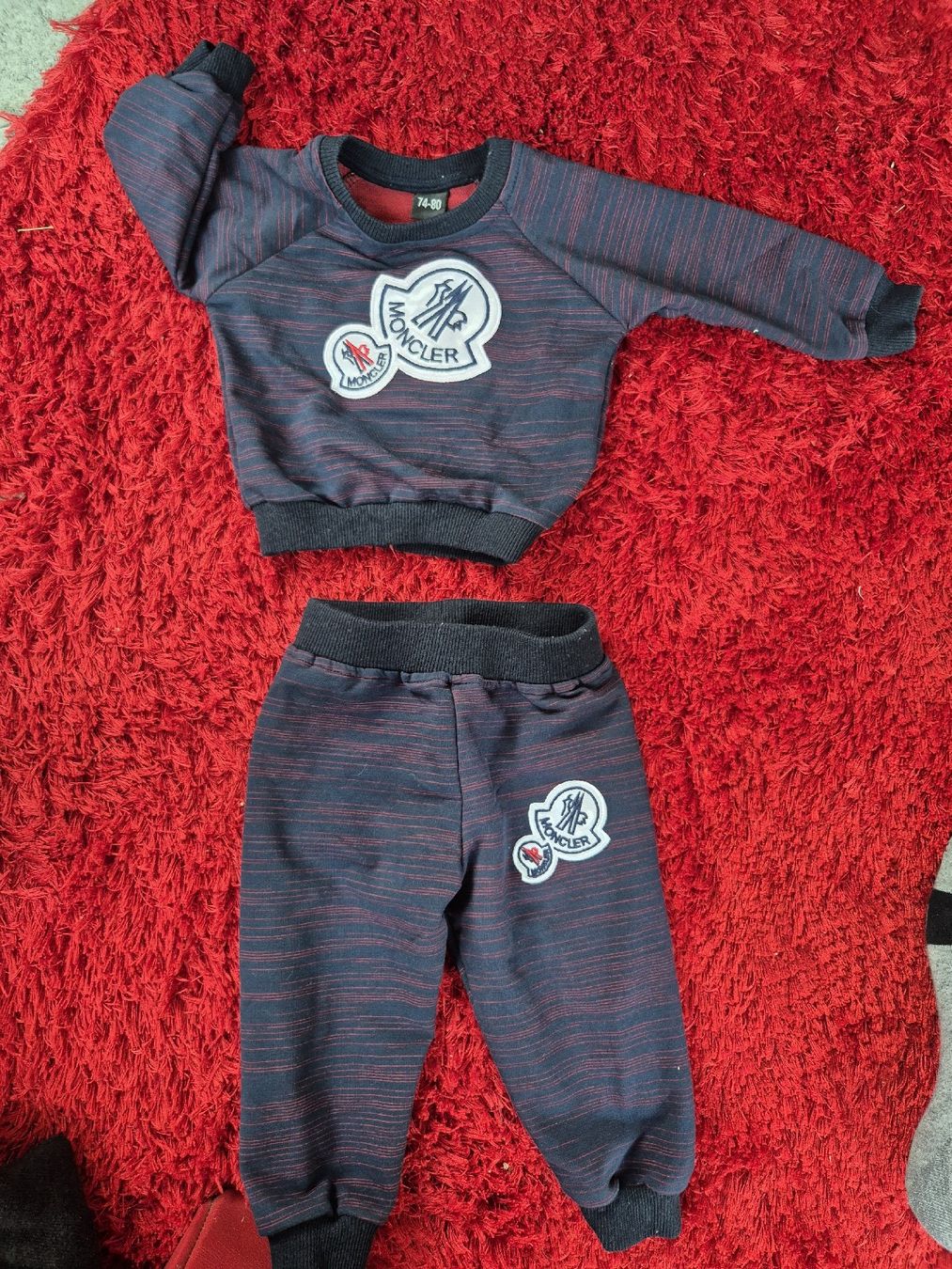 Moncler Maglioni & Felpe: Moncler Kinder Jogginganzug Gr. 74-80 – Nuovo (secondo la descrizione) da Pieterlen venduto da Vane_ssa_92