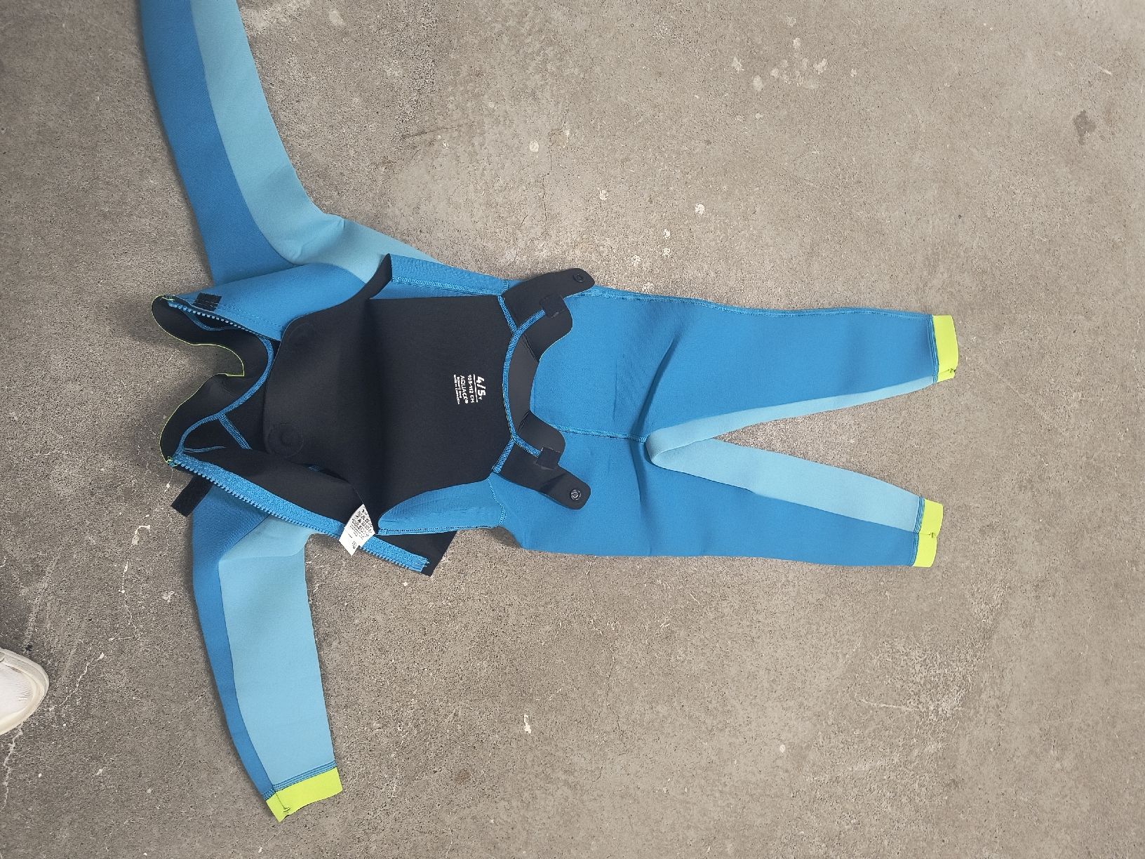 Decathlon Ensembles: thermo Badeanzug 4-5 Y  – D'occasion à Schliern b. Köniz par yalls 1