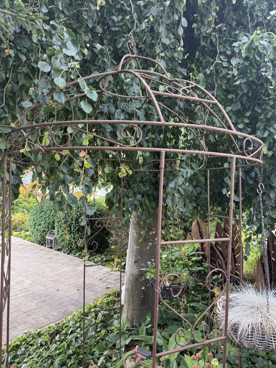 Skulpturen & Statuen: Metall-Pavillon – Gebraucht aus Eich von and_9zfj