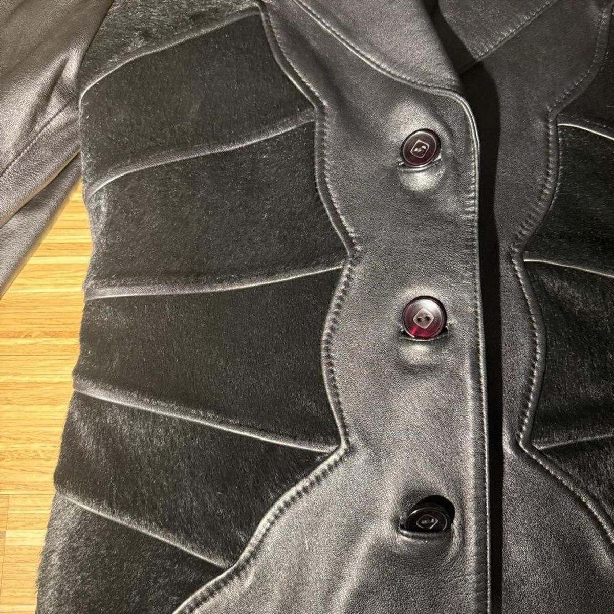 Jacken: Vintage Black Leather Jacket with Fury details – Gebraucht aus Windisch von sophieyn 4