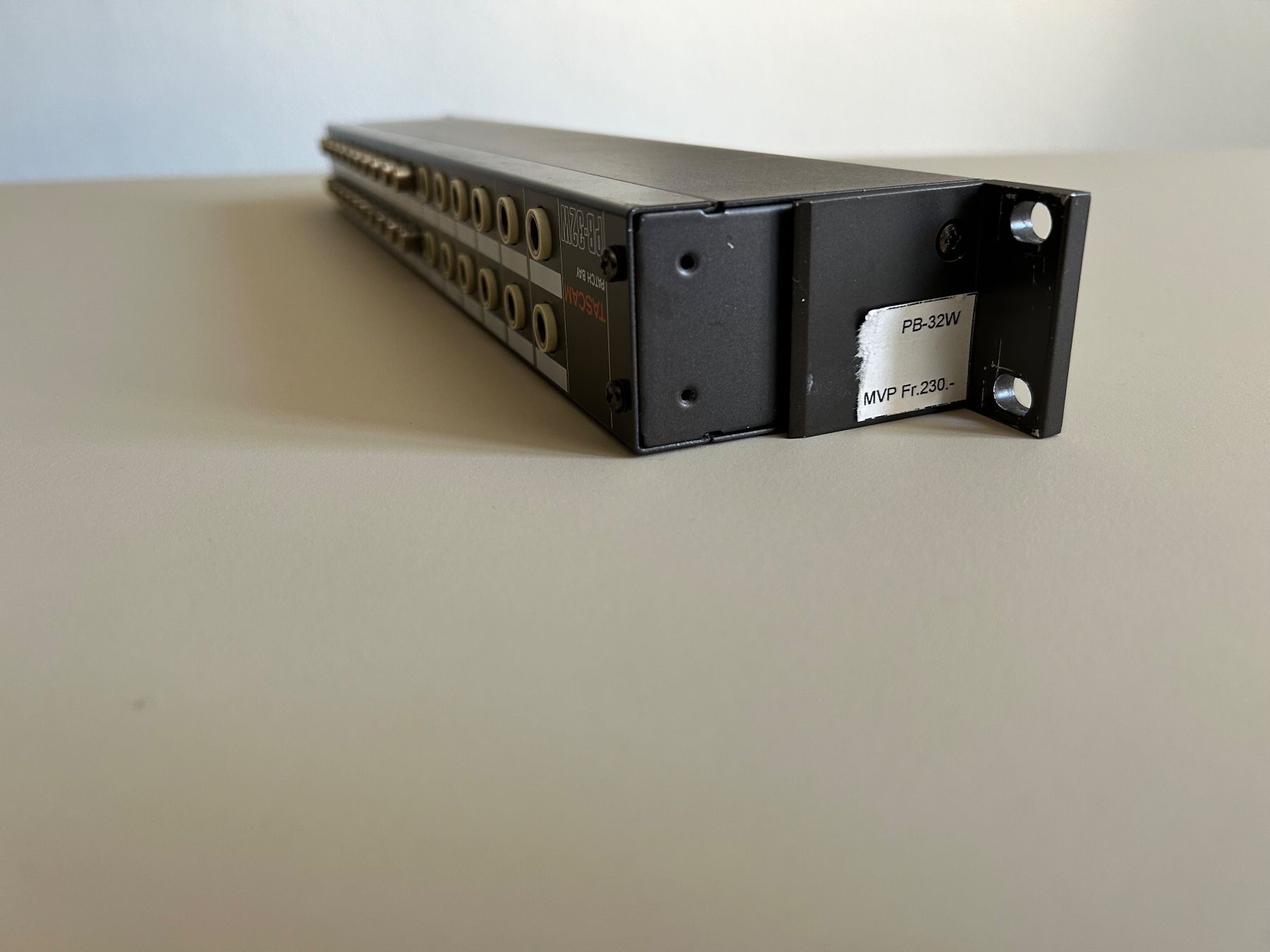 Componenti elettronici: Tascam PB-32W Patch Bay Rack 19 Zoll gebraucht – Usato da Zürich venduto da LuZ_8005 4