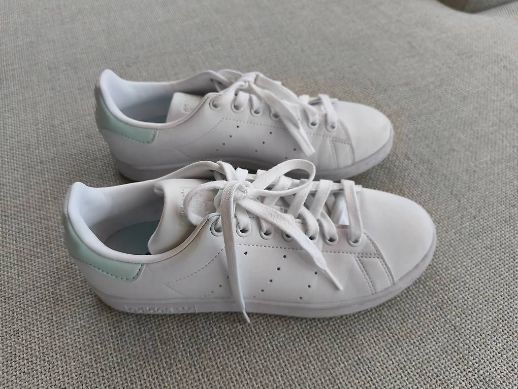 Damenschuhe: Adidas Sneakers mint Gr. 38 – Gebraucht aus Nänikon von Manta87